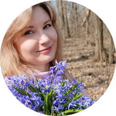 Олена Плахова